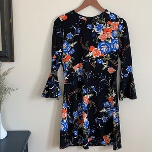 Lulus bell sleeve floral print dress. Size M
